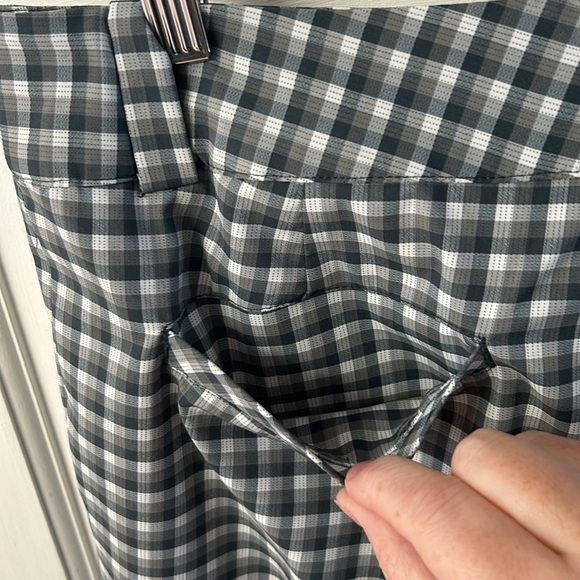 Nike Golf women’s plaid Bermuda length golf shorts size 12 - Picture 6 of 15